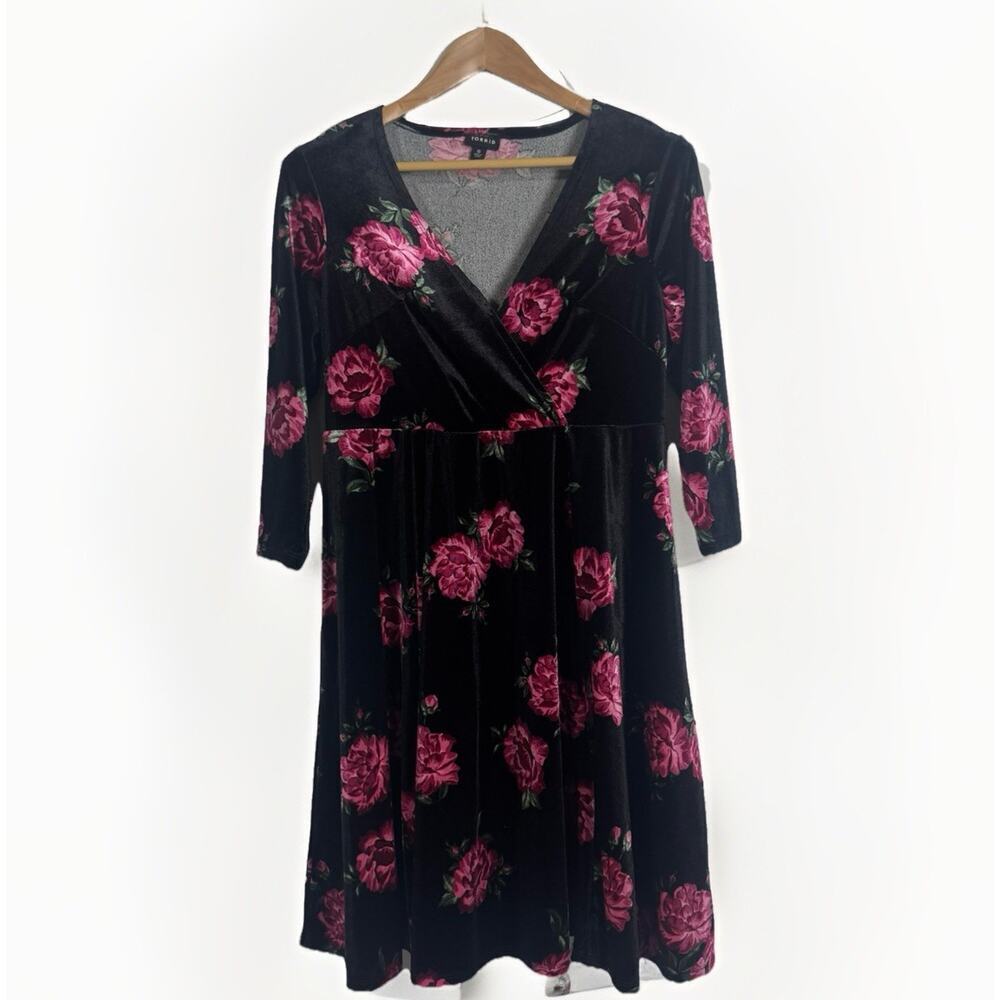 Torrid Women’s Tunic Blouse Black Velvet Rose Floral 3/4 Sleeve Size 0 Large